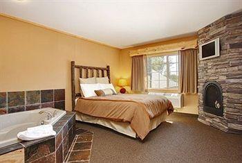 Whitefish Lodge And Suites Cross Lake Exterior foto